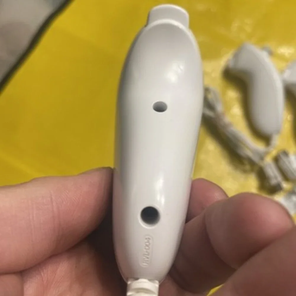 wii nunchuck white
